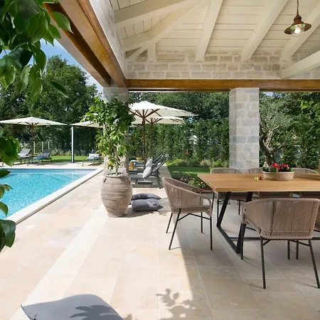 Holiday home Luxurioese Elena Mit Pool Und Panoramablick Ladici