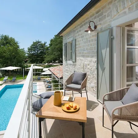 Luxurioese Elena Mit Pool Und Panoramablick Holiday home