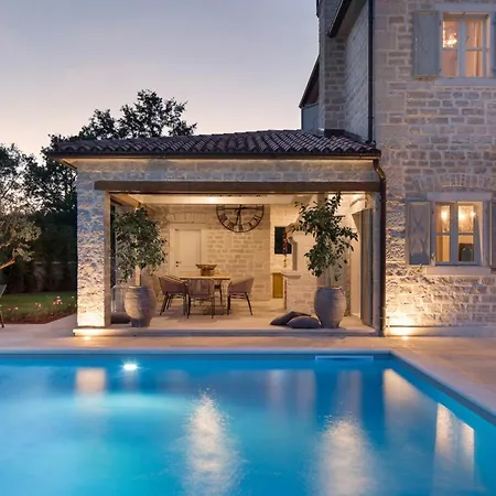 Holiday home Luxurioese Elena Mit Pool Und Panoramablick