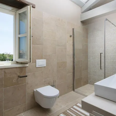 Holiday home Luxurioese Elena Mit Pool Und Panoramablick *